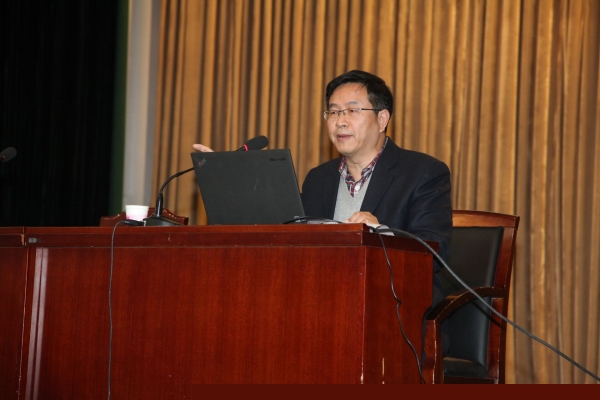 我校举办2017年全国两会精神辅导报告会