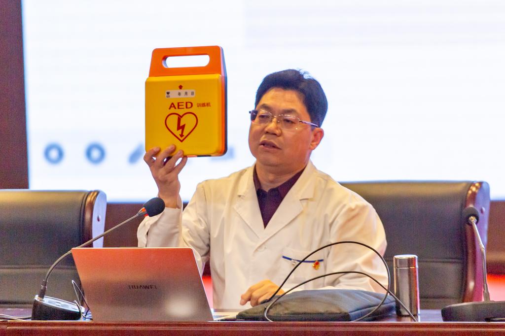 唐山师范学院成功举办“‘救’在身边——大学校园AED急救”培训活动